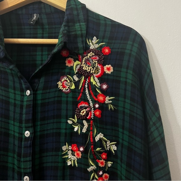 Womens XL Plaid Floral Embroidered Embellished Button Up Shirt Holiday Festive - Picture 2 of 9